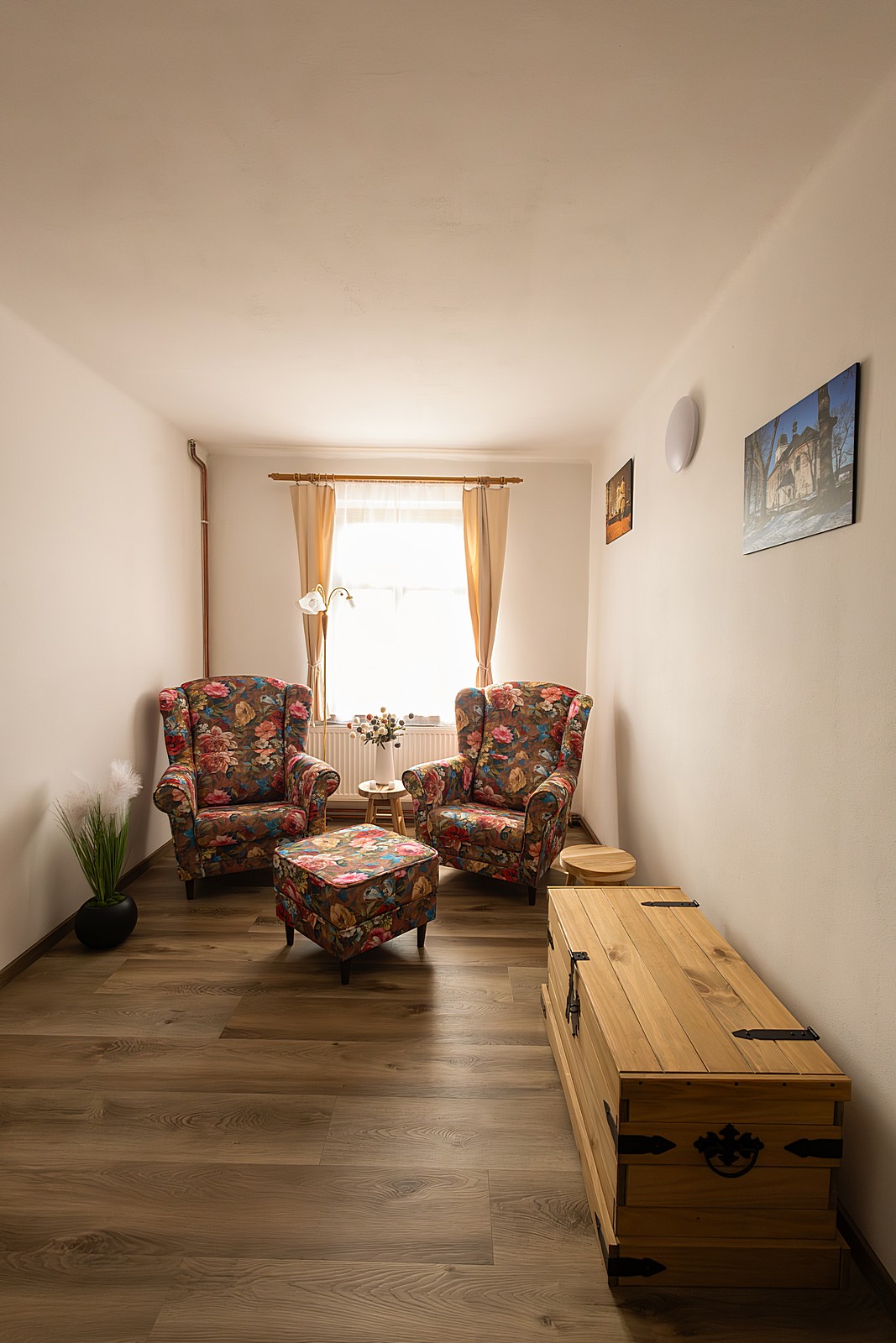 Relaxační koutek na chodbě v 1. patře